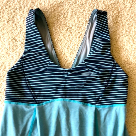 Lululemon Hustle & Bustle Yoga /Run Striped Blue Moon top Size 6 - Picture 8 of 16